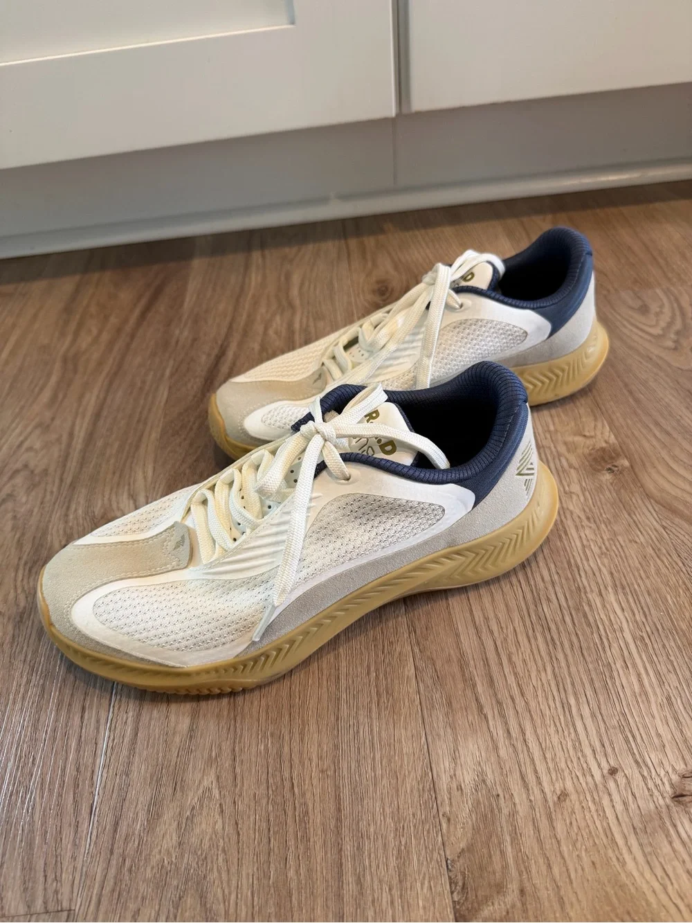 Women’s Rad Global Trainers, size 9 - Picture 2 of 5